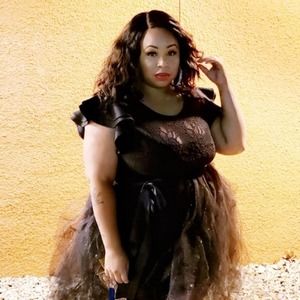 Meet your Posher, Samuella